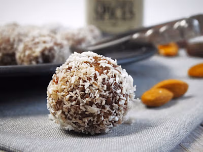Aprikosen-Mandel-Energiekugeln