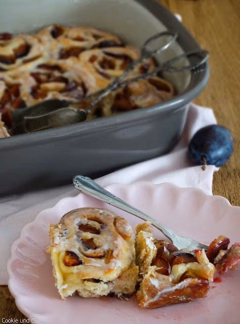 Zimtschnecken mit Zwetschgen