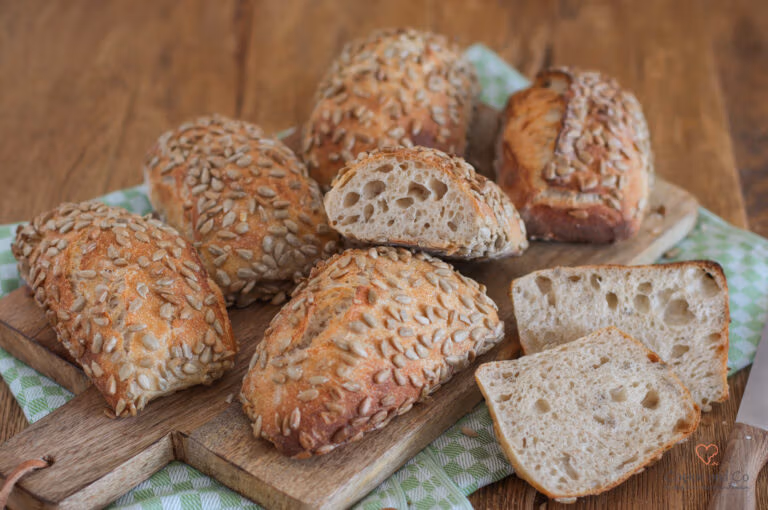 Sonnenblumenkernbrötchen