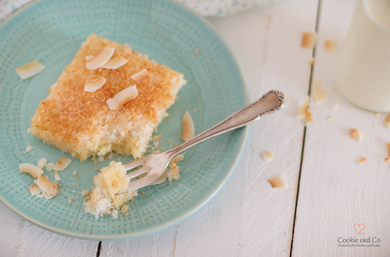 Buttermilchkuchen mit Kokos: einfach &amp; schnell • Cookie und Co