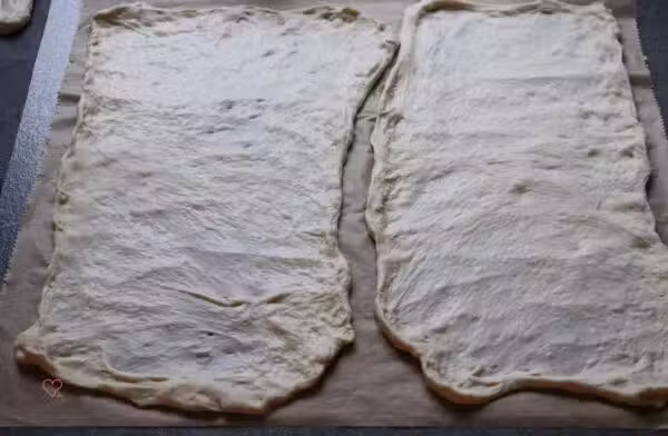 Flammkuchen mit grünem Spargel