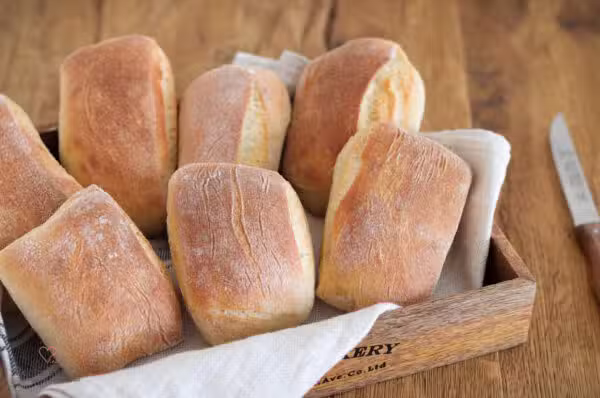 Ciabatta Brötchen ohne industrielle Hefe. 