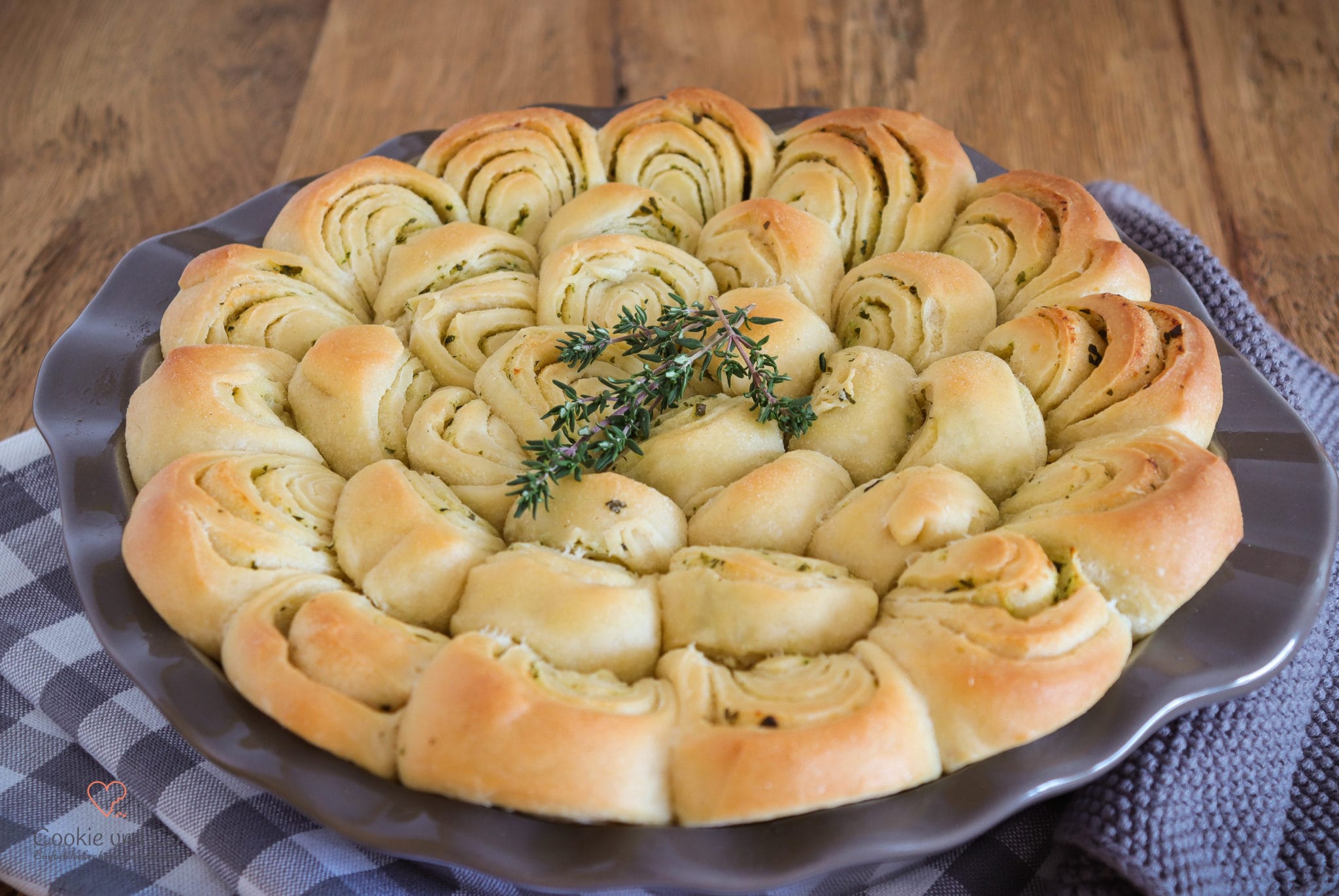 Zupfbrot mit Kräuterbutter (über Nacht)