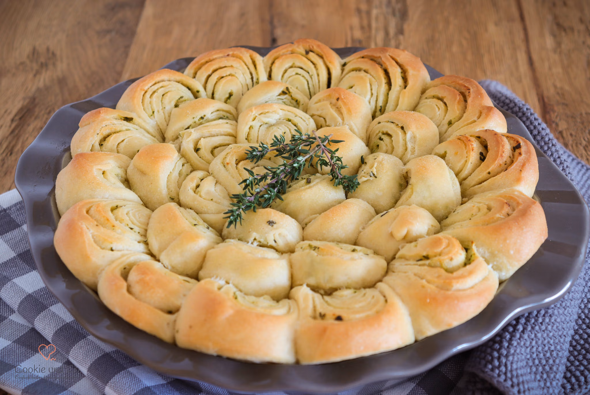 Zupfbrot mit Kräuterbutter (über Nacht)