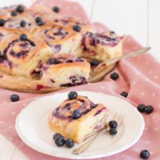 Blueberry-Cheesecake-Rolls