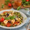 Nudelsalat Bella Italia - Mit Pesto, Mozzarella und Tomaten