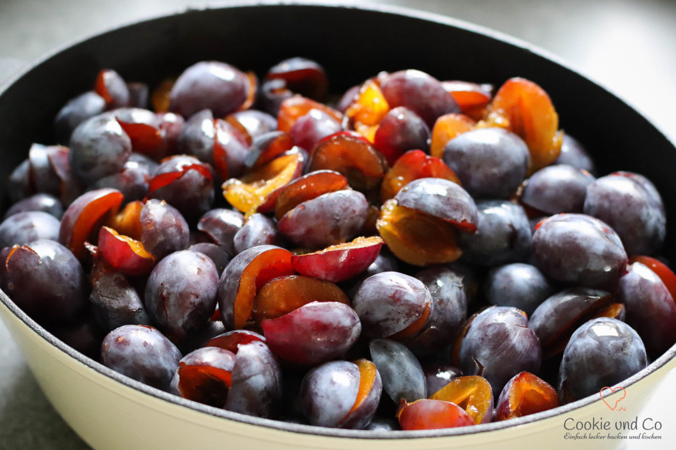 Pflaumenmus aus dem Backofen (Zwetschgenmus/Powidl)