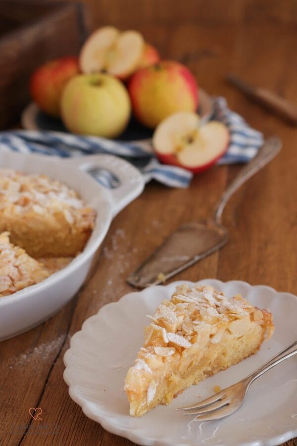 Versunkener Apfel-Mandel-Kuchen mit Marzipan-1