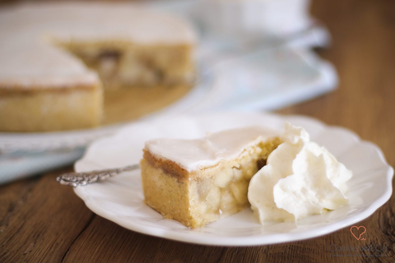 Gedeckte Apfeltorte nach Oma