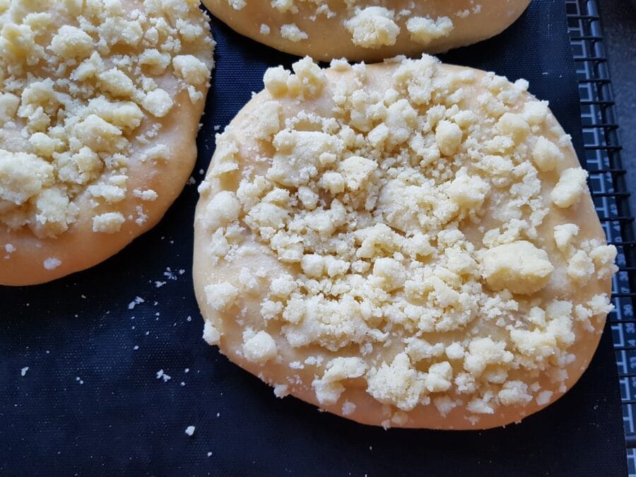 Streuseltaler vor dem Backen.