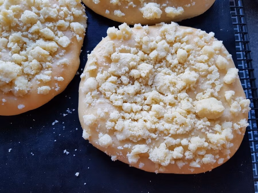 Streuseltaler vor dem Backen.