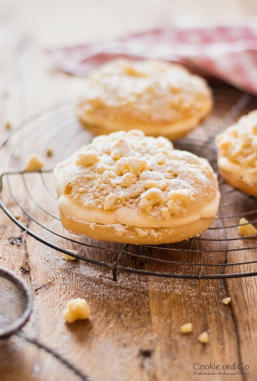 Streusletaler mit Vanillecreme wie vom Bäcker.