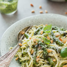 Frühlingspasta mit grünem Spargel und Bärlauchpesto