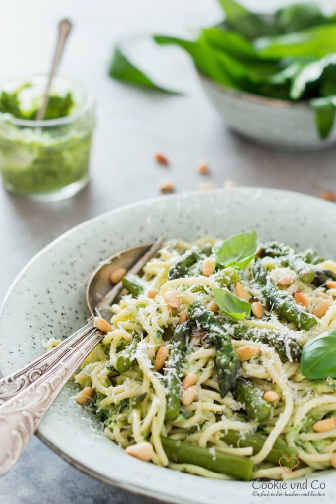 Frühlingspasta mit grünem Spargel und Bärlauchpesto