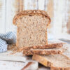 Saftiges Körnertoast mit Salz-Hefe-Verfahren.