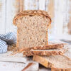 Saftiges Körnertoast mit Salz-Hefe-Verfahren.