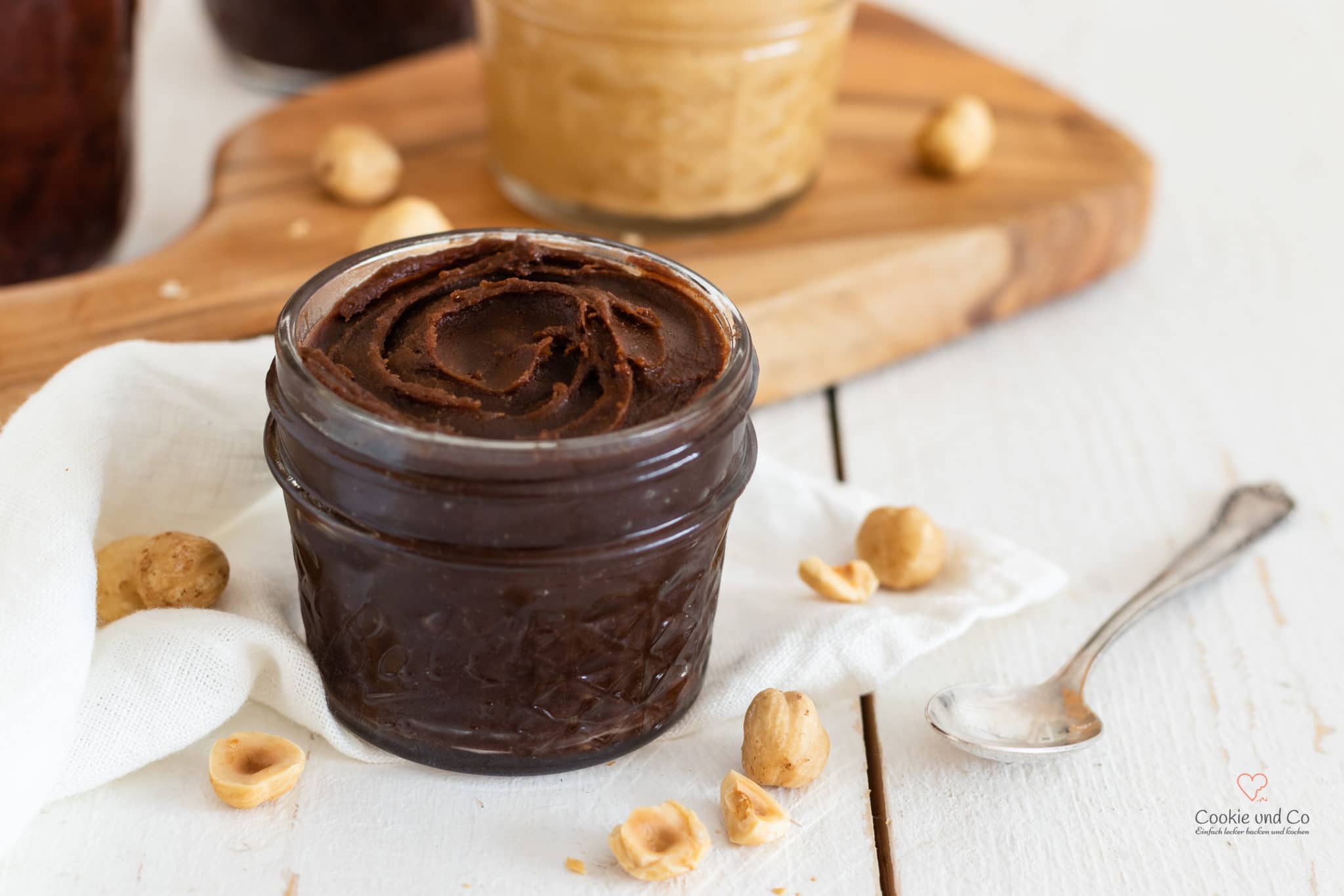 Haselnuss-Schoko-Creme: gesündere Nutella® • Cookie und Co