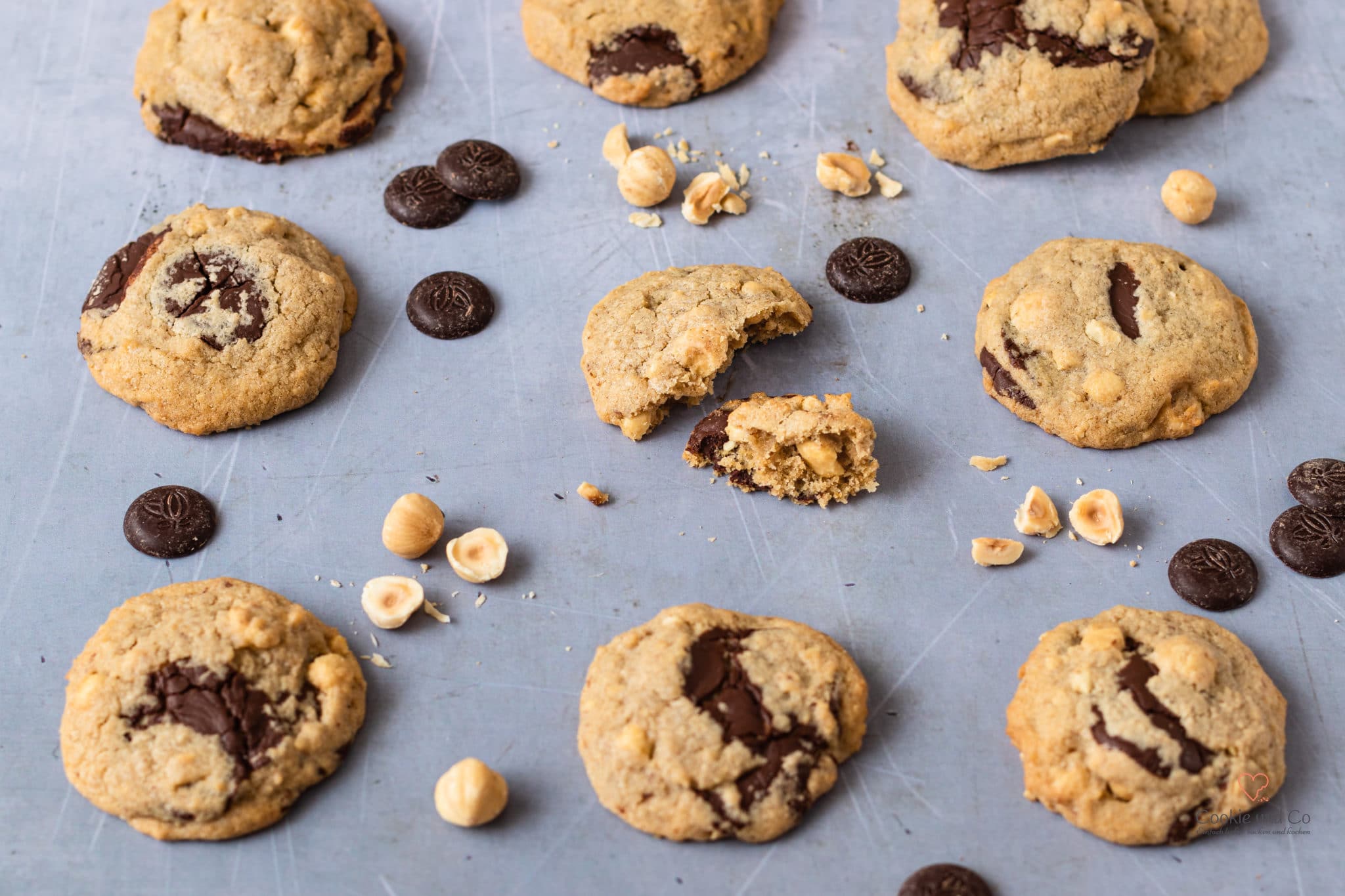 Chocolate Chip Nut Cookies | Schoko Nuss Cookies • Cookie und Co