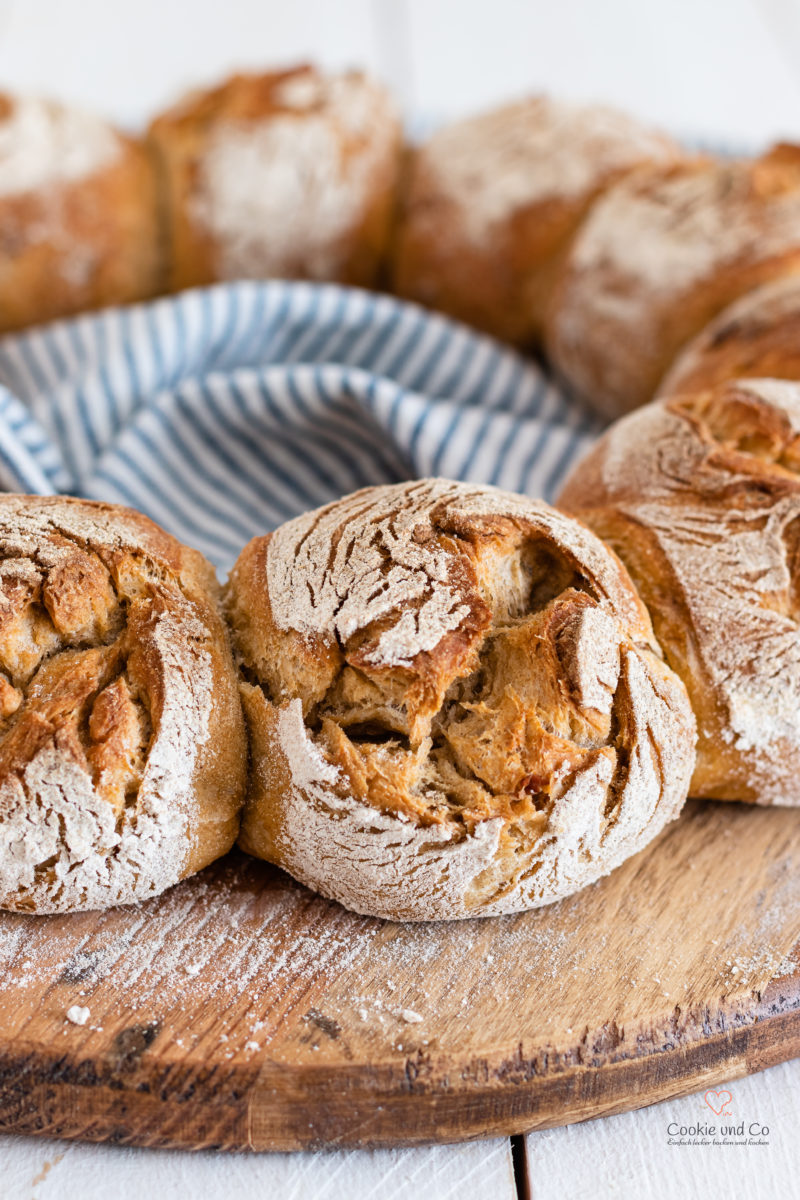Rustikale Zwiebelbrötchen