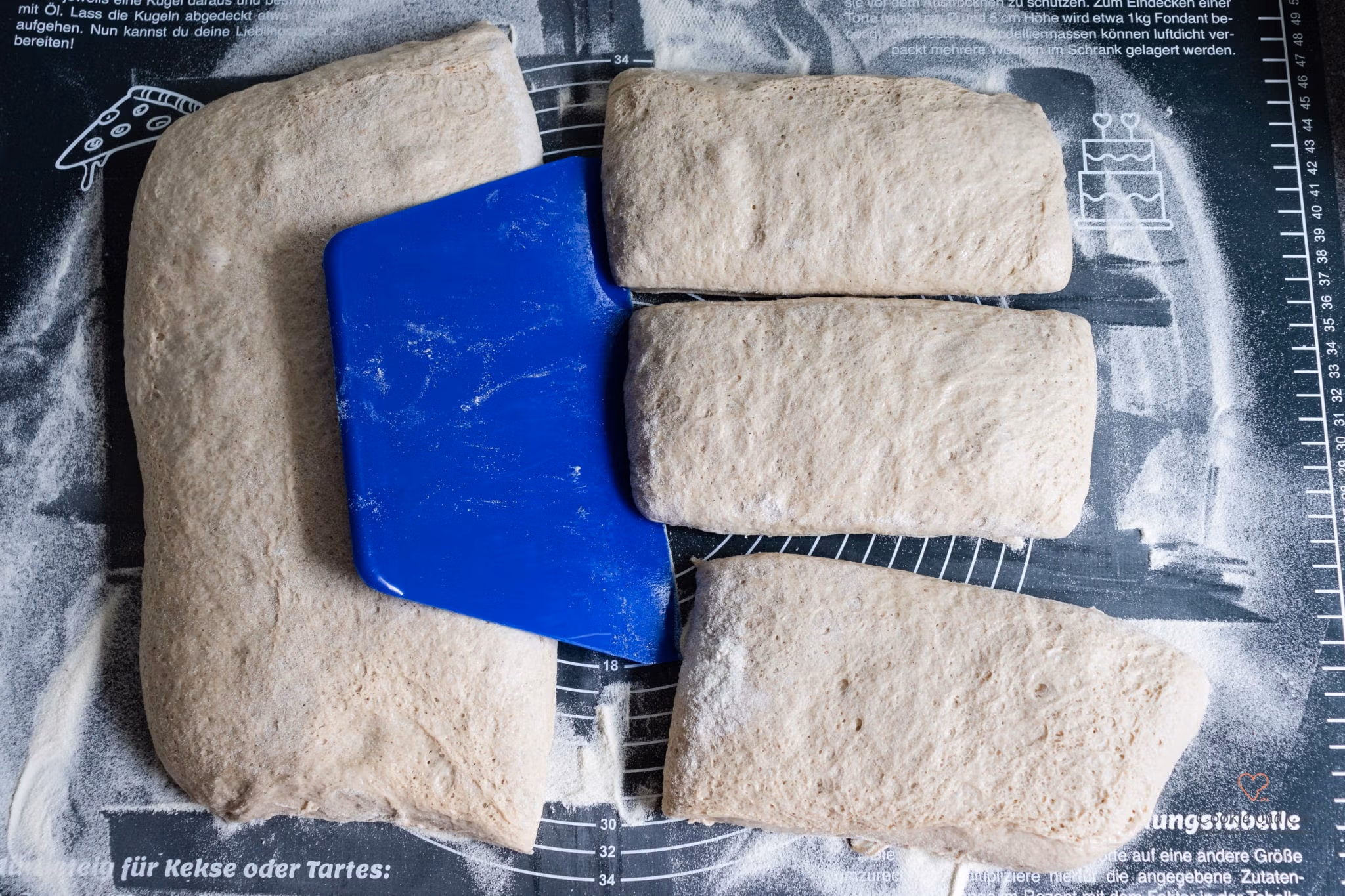 Teiglinge für rustikales Baguette abteilen.