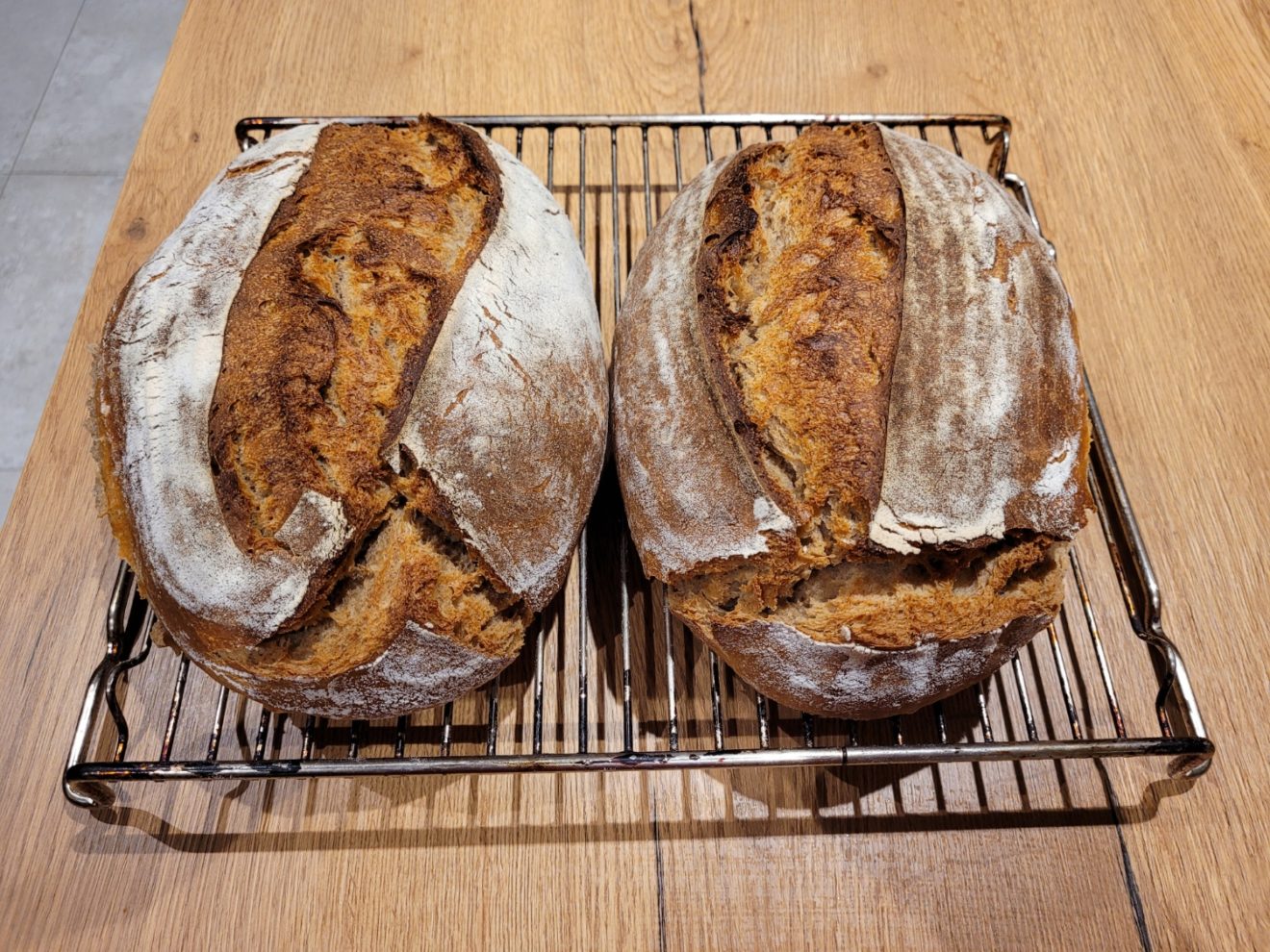 Einfaches Mischbrot mit Sauerteig