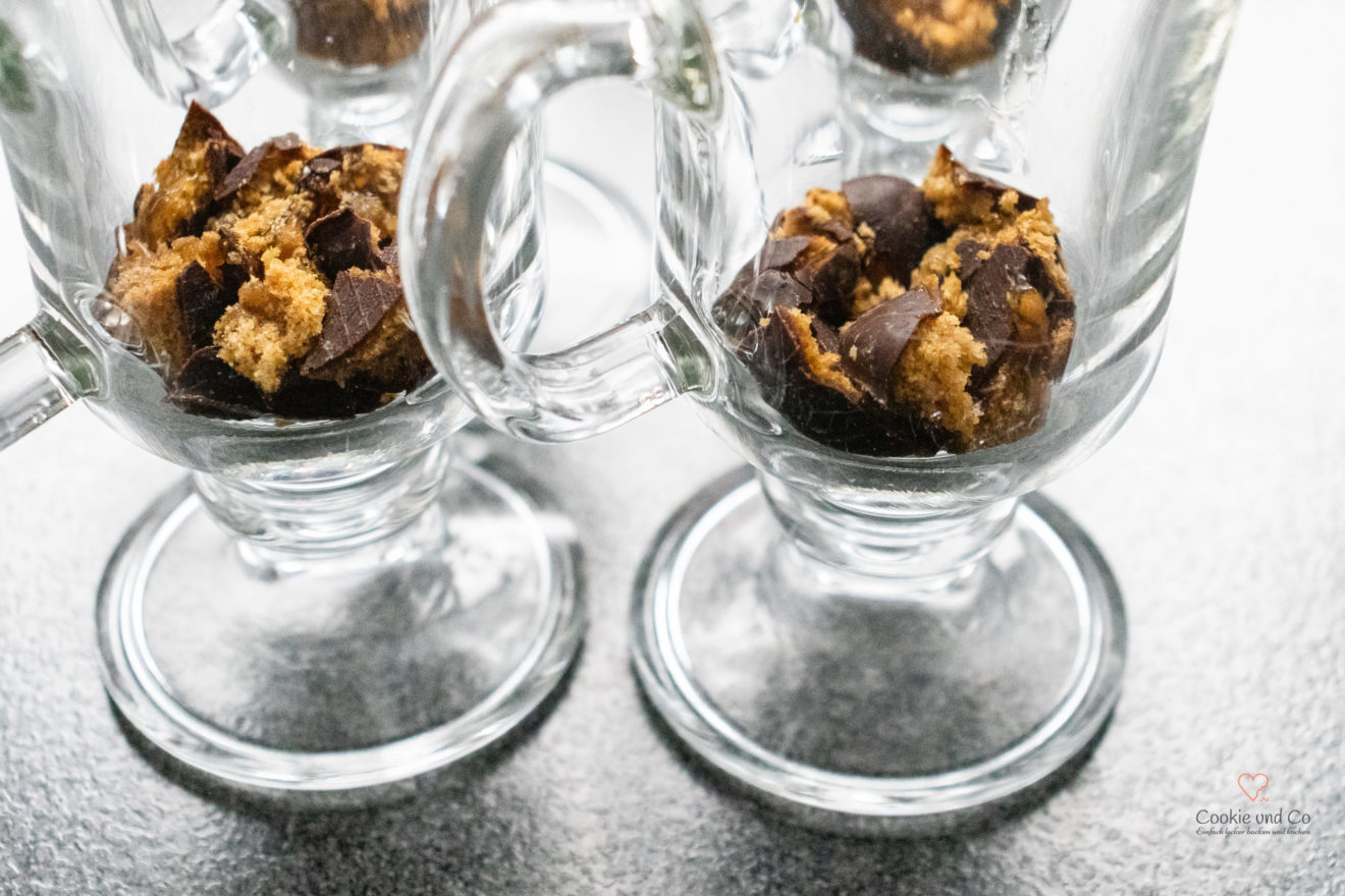 Glühwein-Kirsch-Dessert mit Lebkuchen