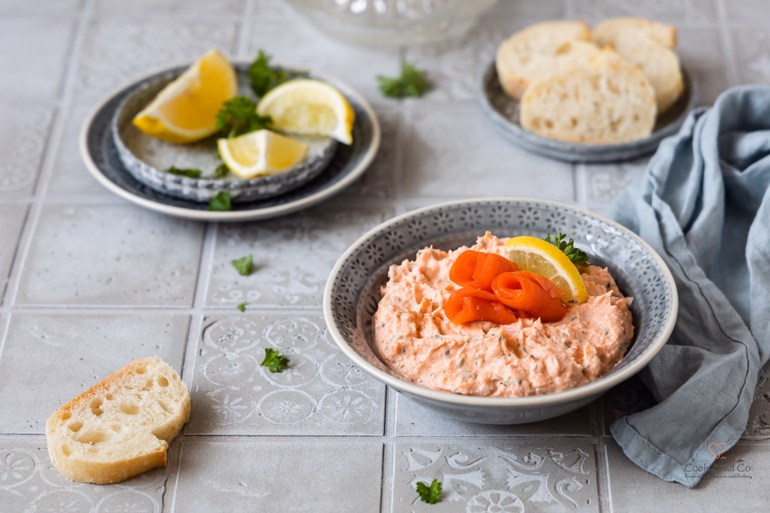 Cremiger Dip aus Frischkäse und Räucherlachs.