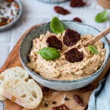 Mediterrane Tomaten-Feta-Creme (Dip & Aufstrich)