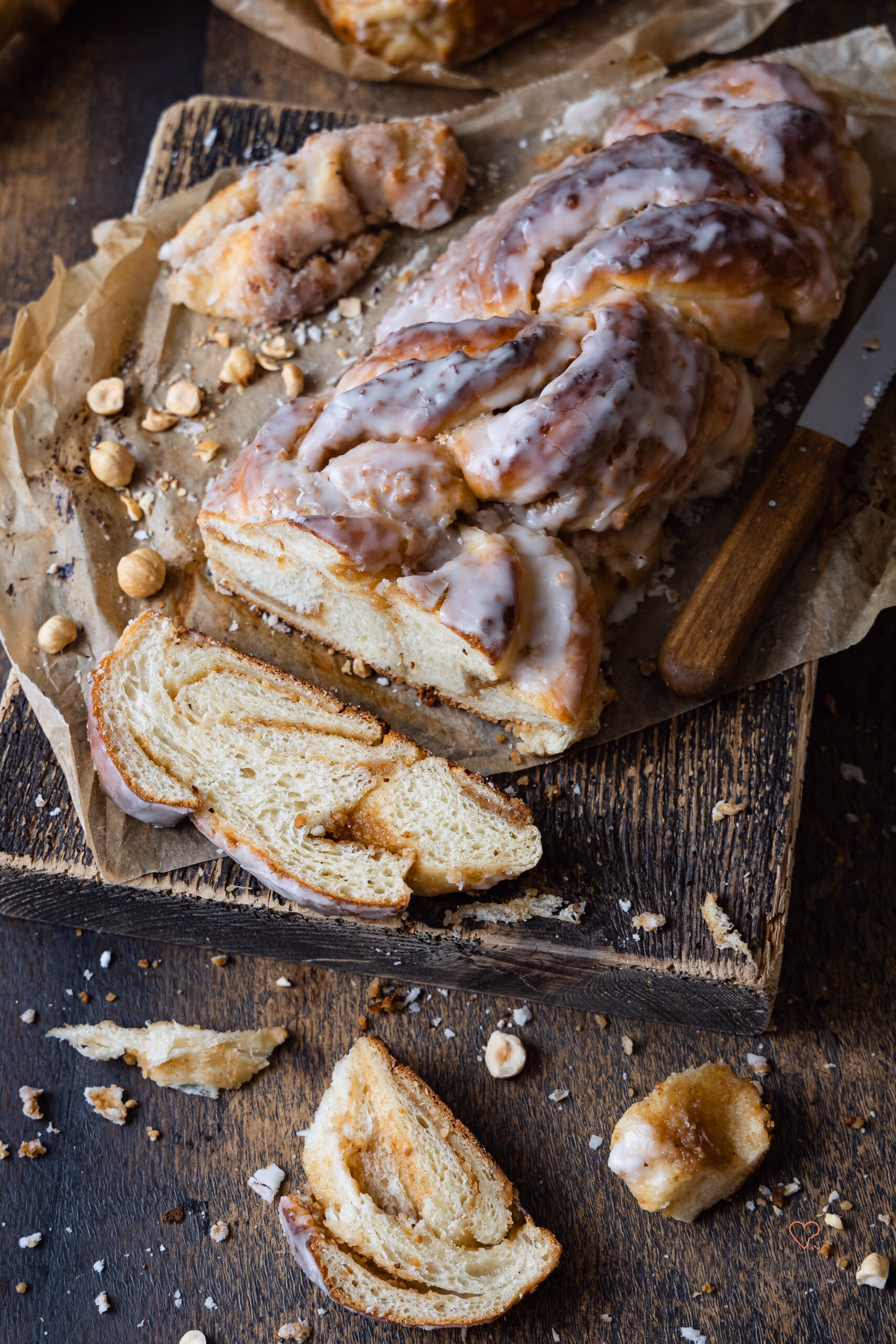 Nusszopf - saftiger Hefeteig mit Füllung