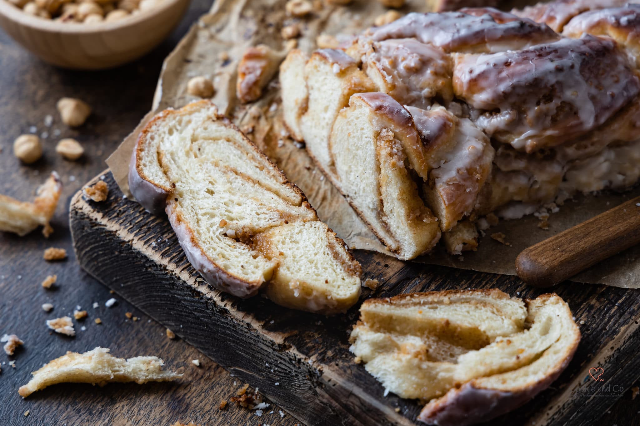 Nusszopf – saftiger Nussstriezel mit Sauerteig