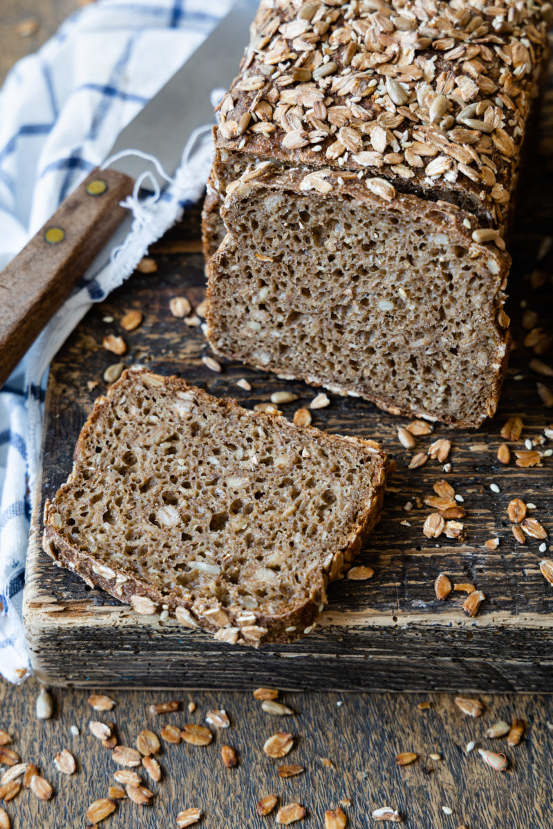 Ur-Kornkasten Saftiges Körnerbrot aus Urgetreide mit Sauerteig. Ohne Hefe