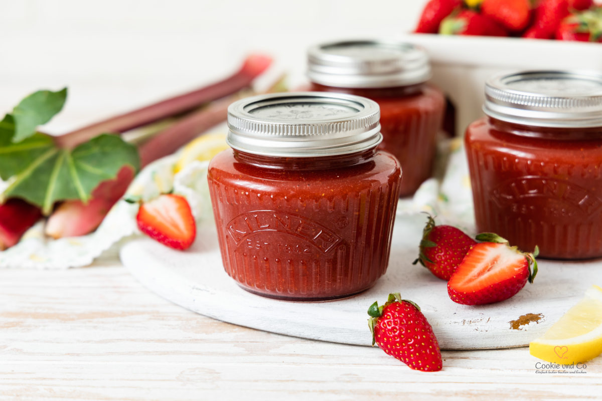  Erdbeer-Rhabarber-Marmelade mit Holunder