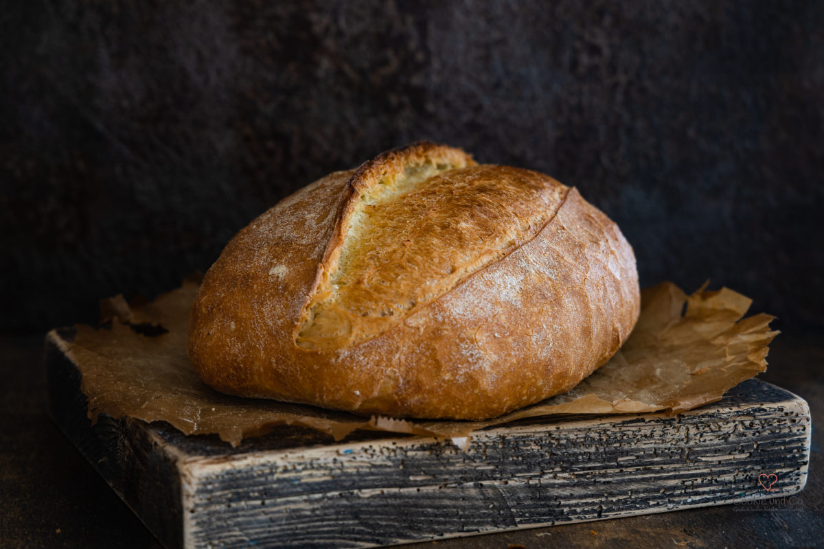 Goldkruste, eine einfach  No knead Gelbweizenkruste aus Gelbweizenmehl mit Übernachtgare. 