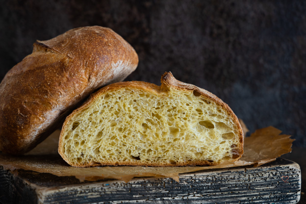 Goldkruste, eine einfach  No knead Gelbweizenkruste aus Gelbweizenmehl mit Übernachtgare. 