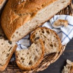 Einfaches Weizenbrot mit wenig Hefe (ohne Sauerteig) mit einfacher Zubereitung und Vorteig.