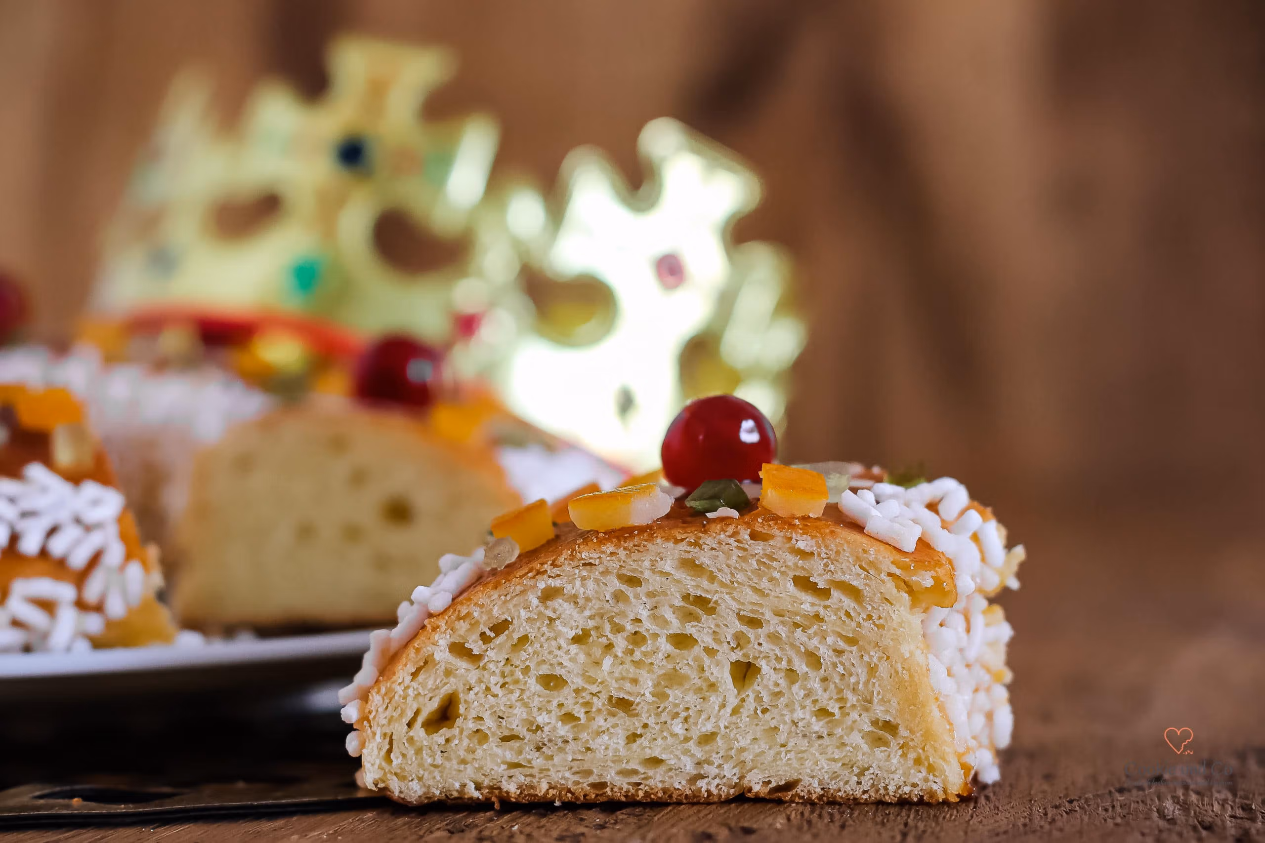 Dreikönigskuchen – eine traditionelle französische Brioche und Königstag.