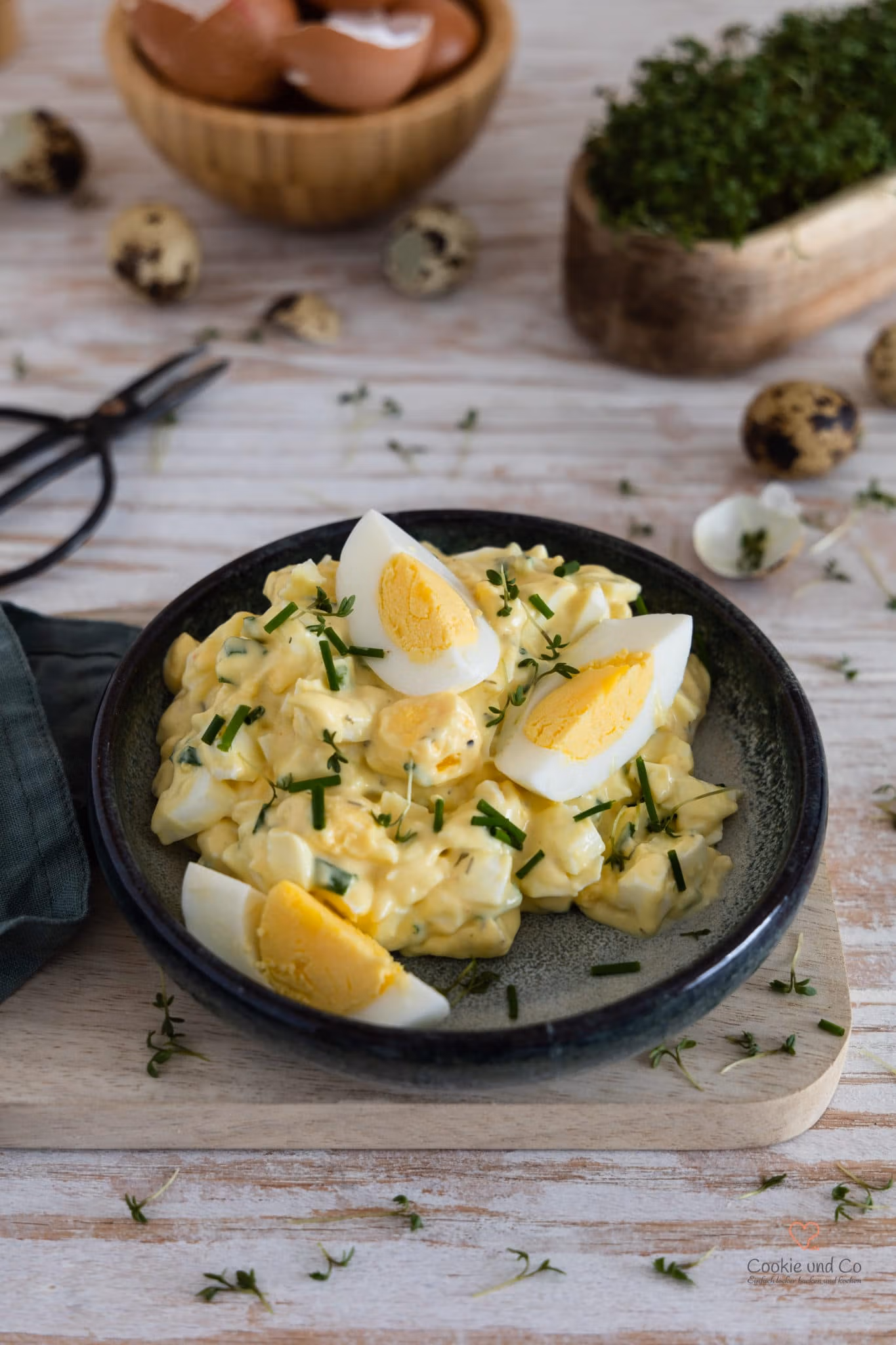 Selbstgemachter Eiersalat mit Schnittlauch.