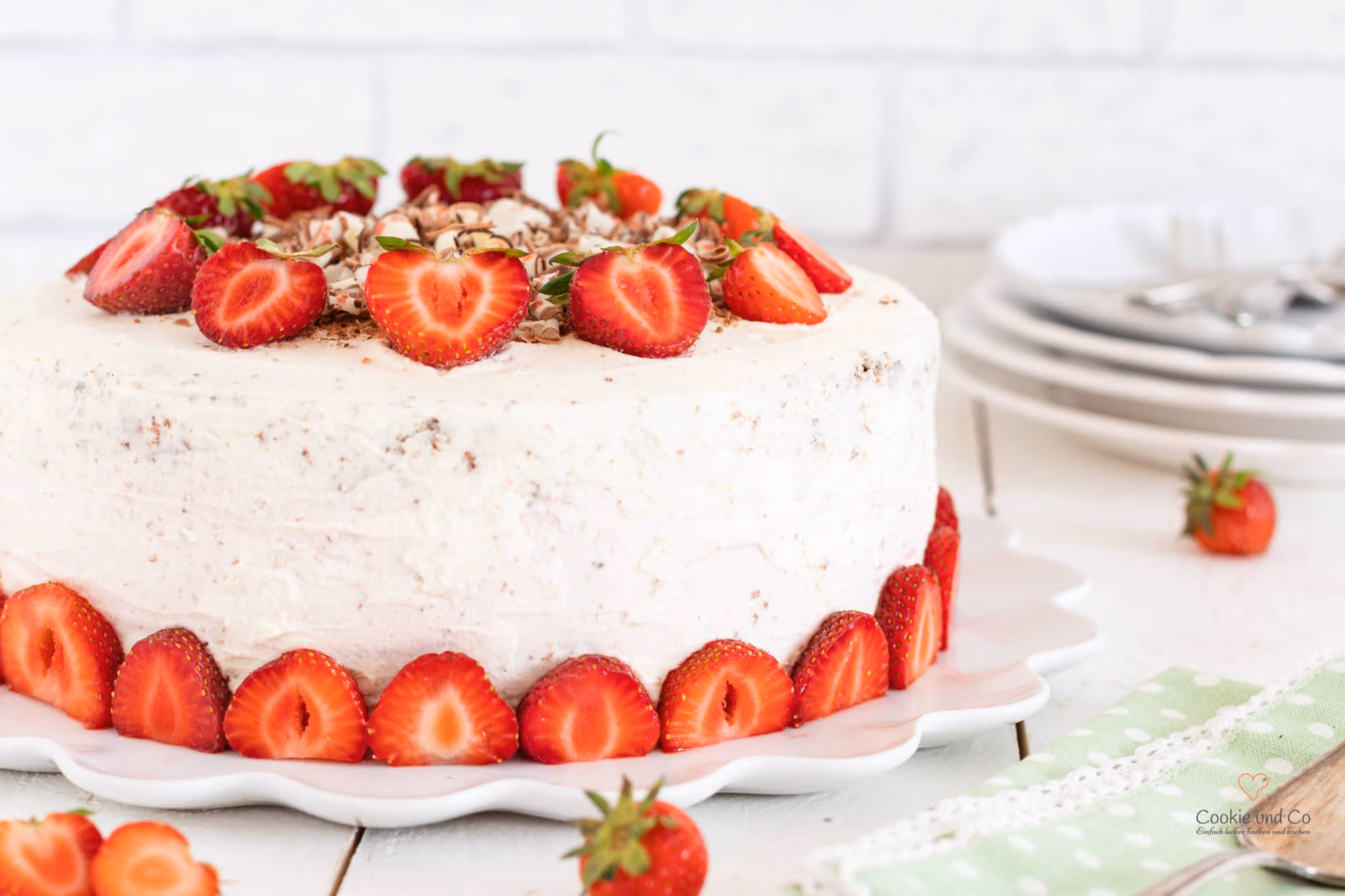 Erdbeertorte mit Yogurette mit Schokobiskuit.