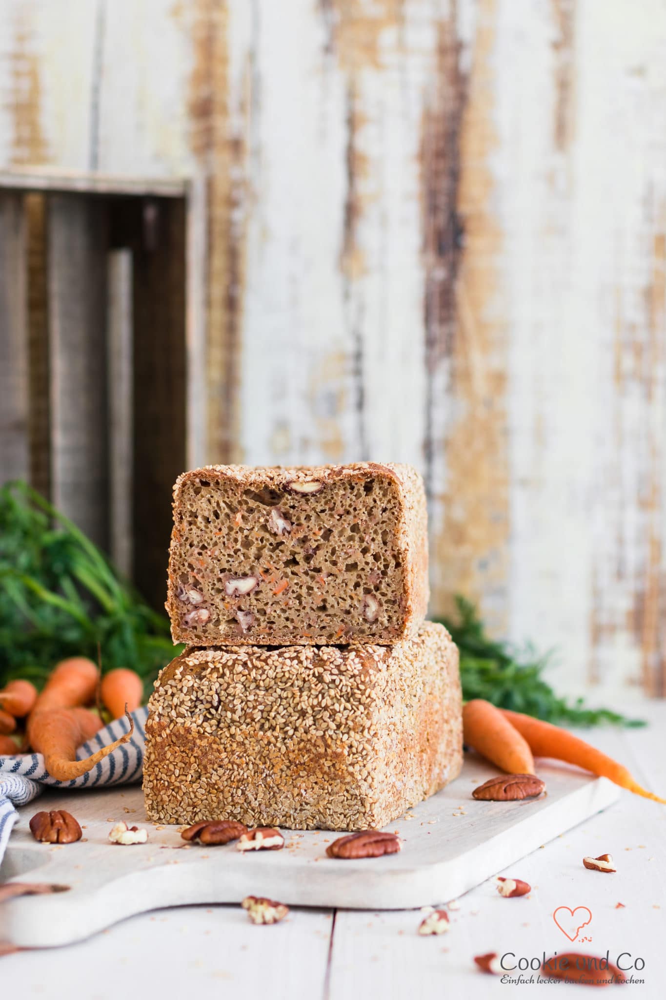 Kamut-Karottenbrot aus der Kastenform.