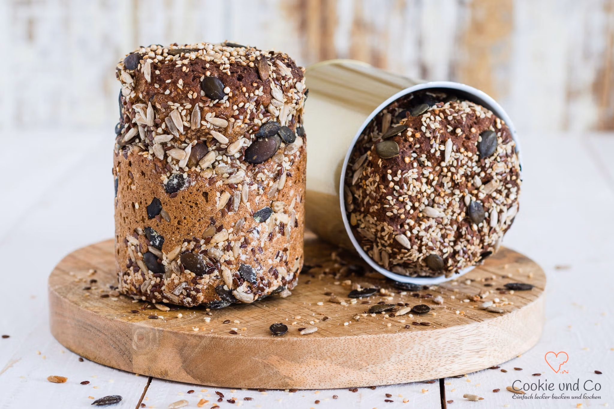 Kraftpotzbrot mit Sauerteig, Saaten und Körnern.