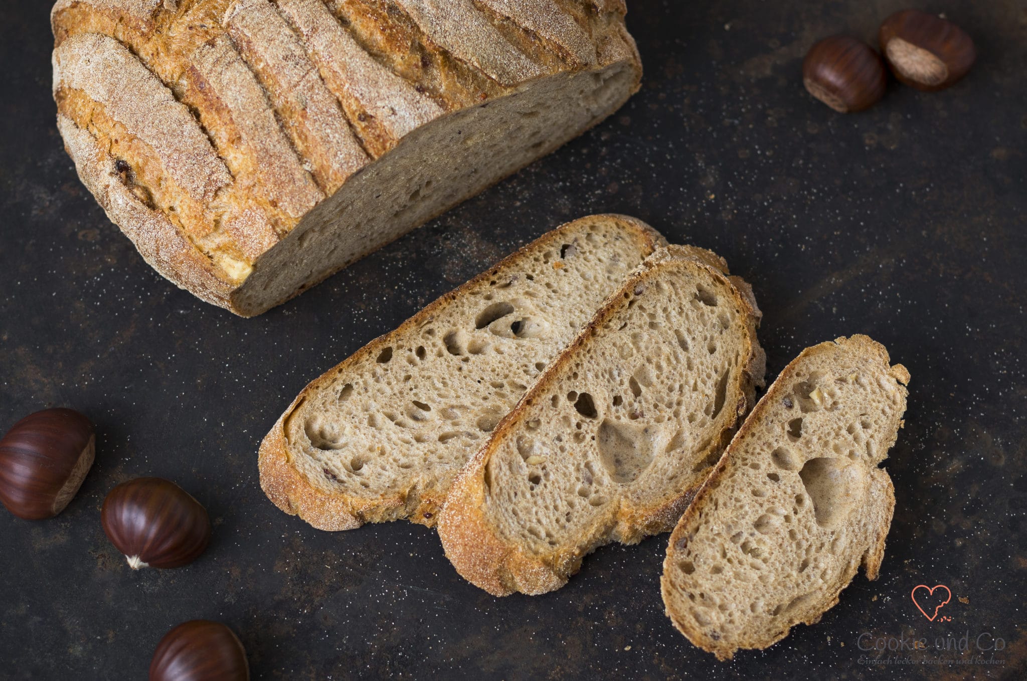Maroni Brot (Auffrischbrot) auf einem alten Backblech