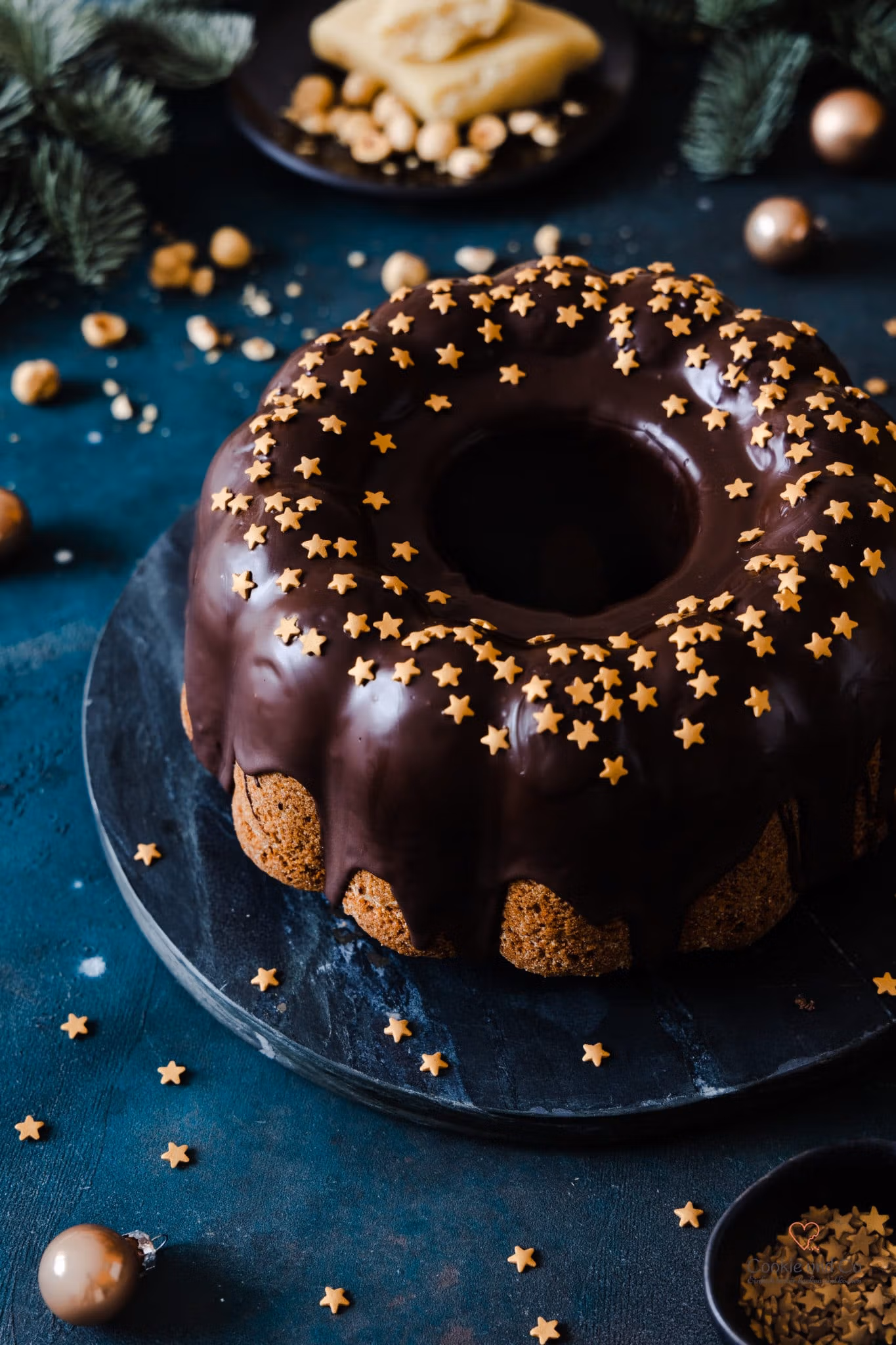 Saftiger Marzipankuchen mit Schokoglasur