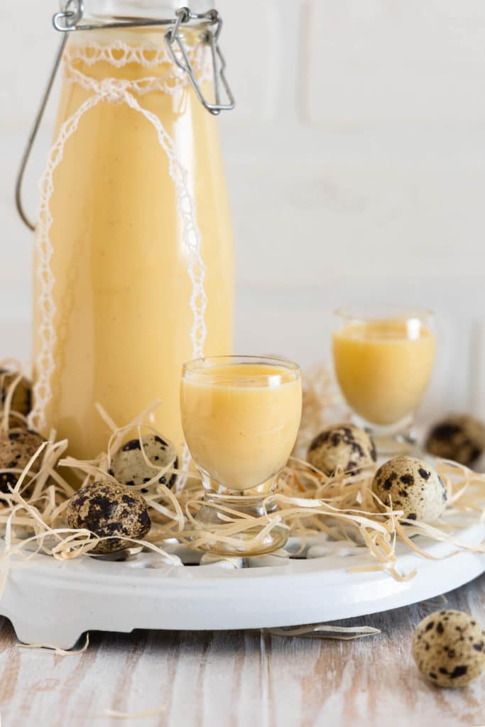 Eierlikör mit ganzen Eiern Eierlikör mit ganzen Eiern