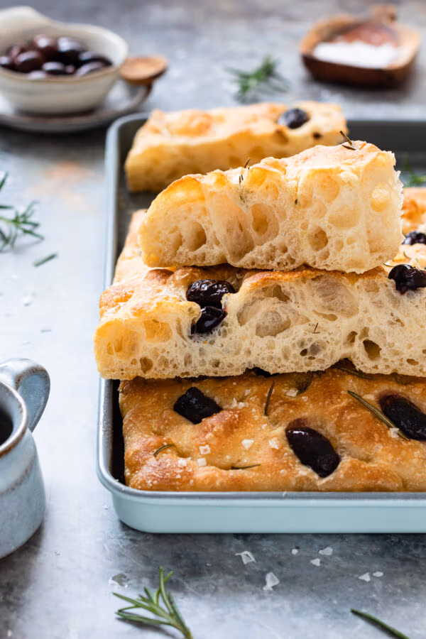 Focaccia ohne Hefe, mit lockerer Krume.