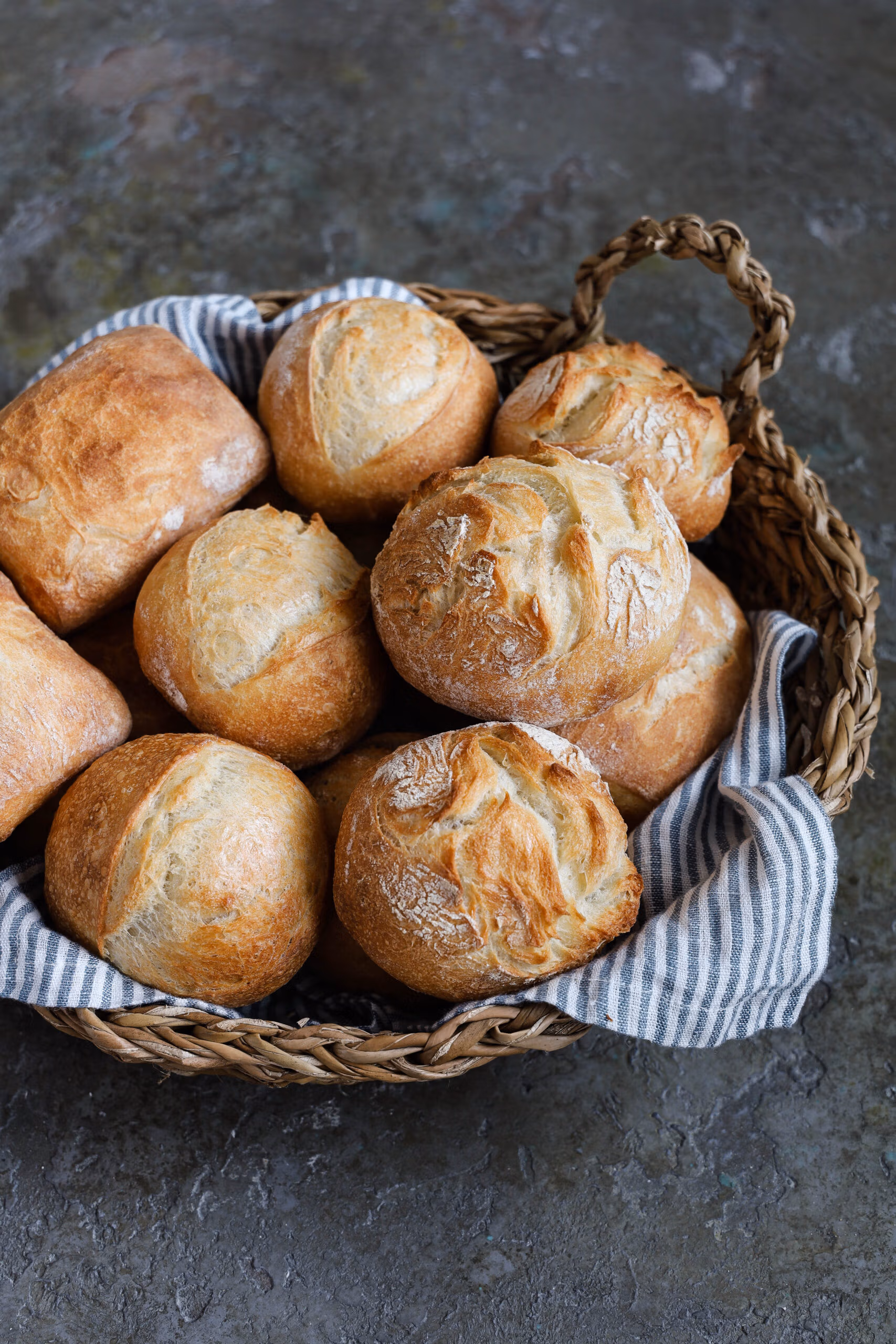 Einfache weiße Brötchen ohne Kneten