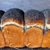 Weißbrot mit Mohn.