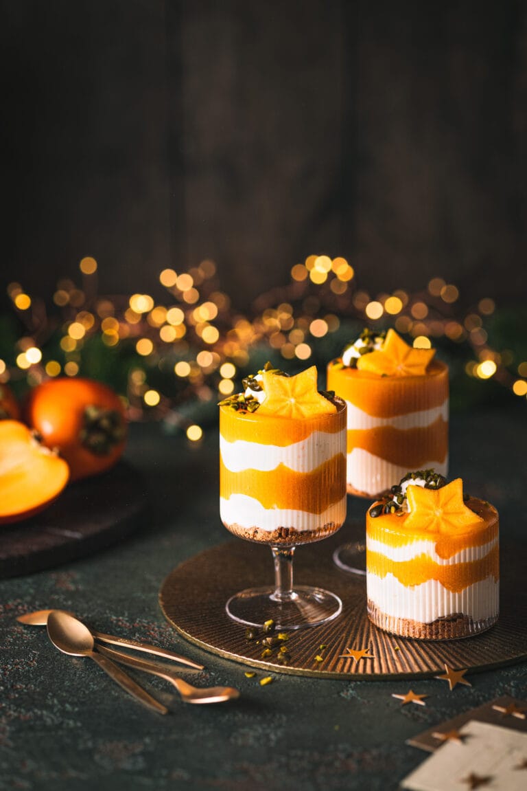 Kaki-Schichtdessert mit Joghurt