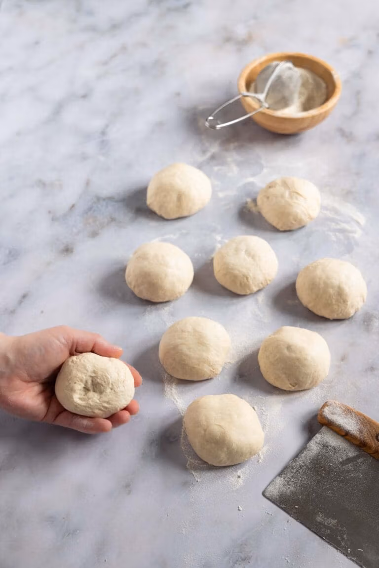 Rundschleifen von Brötchenteiglingen.