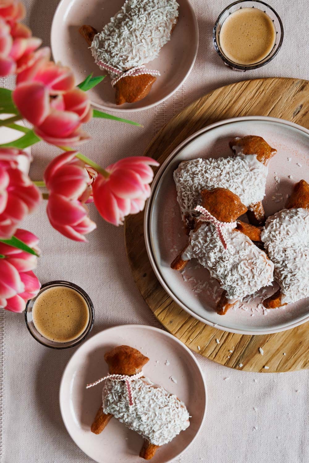 Ostergebäck: Zuckersüße Osterlämmchen (Quark-Öl-Teig) Ostergebäck: Zuckersüße Osterlämmchen (Quark-Öl-Teig)