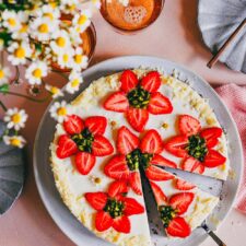 Panna Cotta Torte mit Erdbeeren, ein einfaches und leckeres Dessert Rezept.